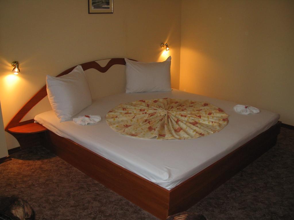 רוסה Family Hotel Familya מראה חיצוני תמונה